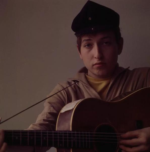 
                Тимоти Шаламе в роли певца Боба Дилана: первые кадры со съемок            